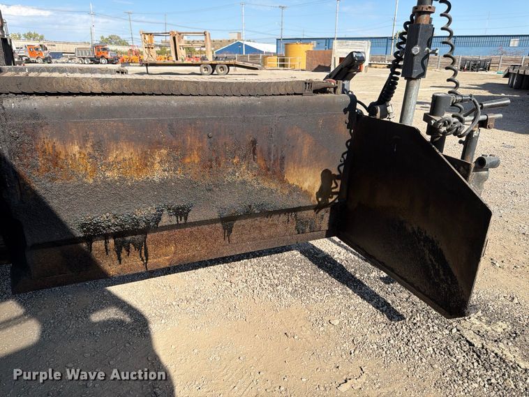 image for item FK2214 2015 Caterpillar AP1000F paver