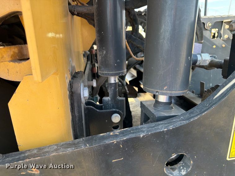 image for item FK2214 2015 Caterpillar AP1000F paver