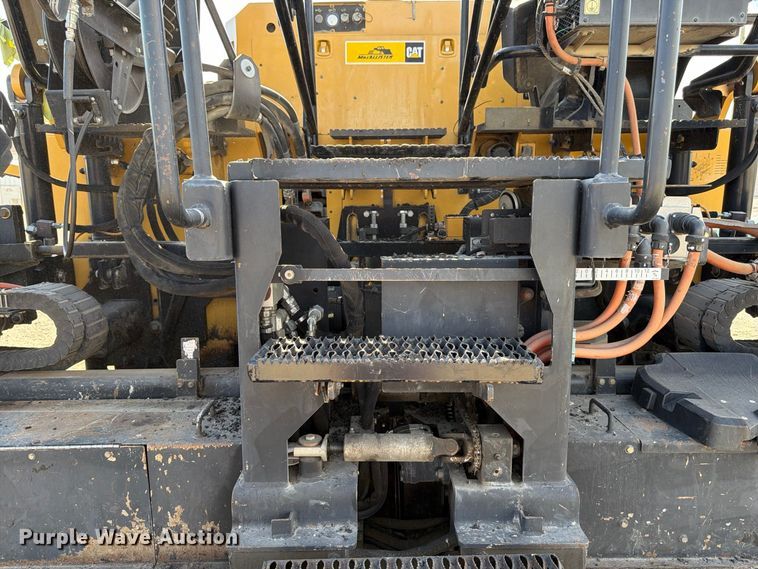 image for item FK2214 2015 Caterpillar AP1000F paver