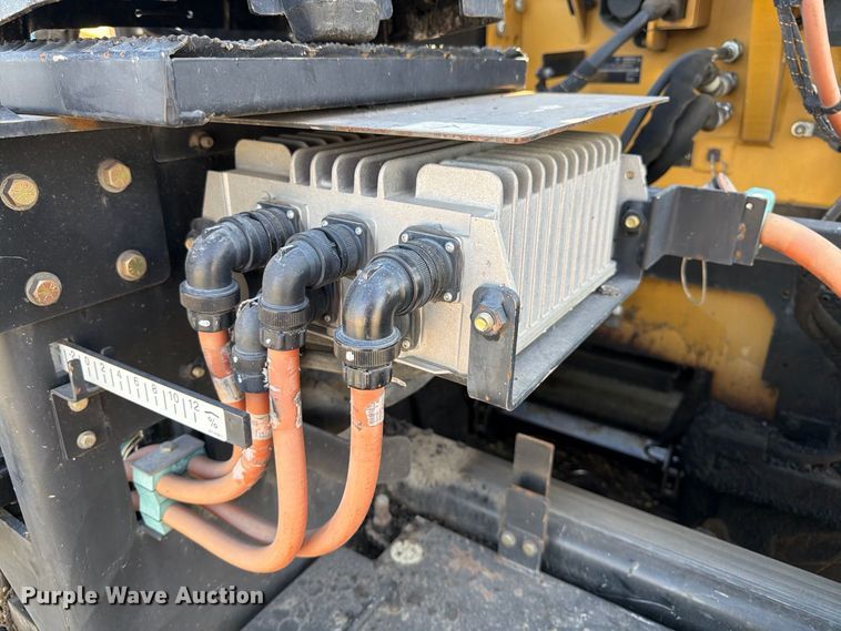 image for item FK2214 2015 Caterpillar AP1000F paver