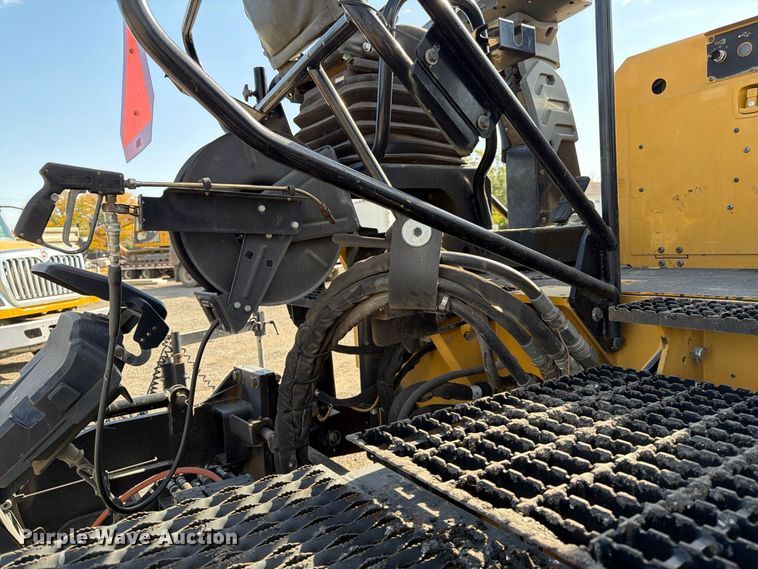 image for item FK2214 2015 Caterpillar AP1000F paver