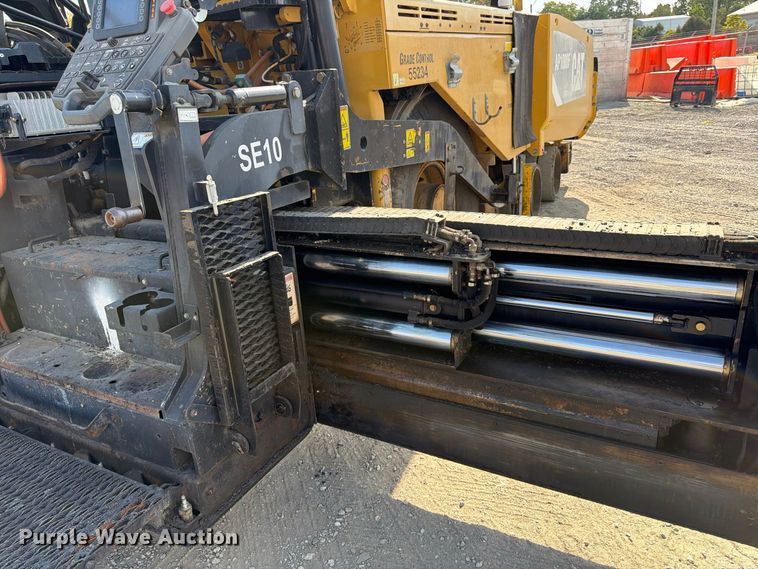 image for item FK2214 2015 Caterpillar AP1000F paver
