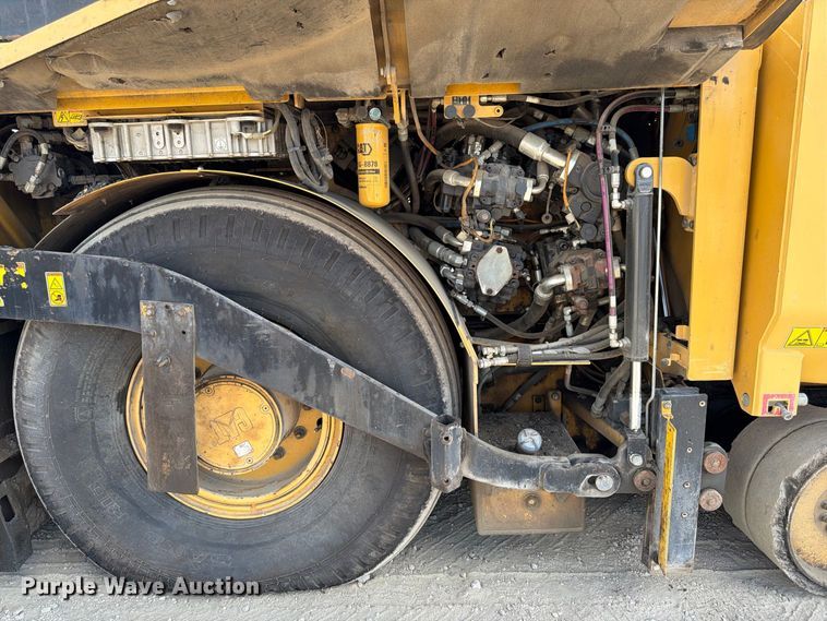 image for item FK2214 2015 Caterpillar AP1000F paver