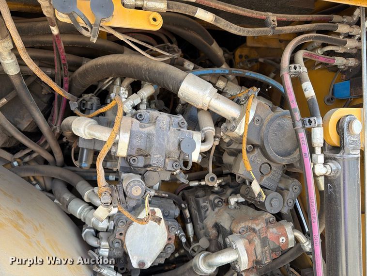 image for item FK2214 2015 Caterpillar AP1000F paver
