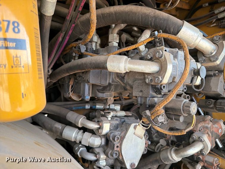 image for item FK2214 2015 Caterpillar AP1000F paver