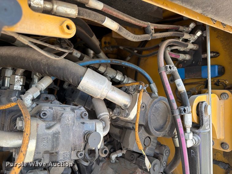 image for item FK2214 2015 Caterpillar AP1000F paver