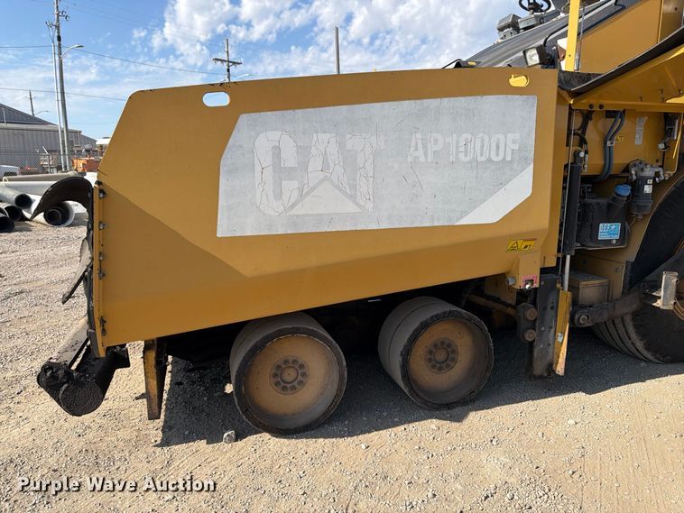 image for item FK2214 2015 Caterpillar AP1000F paver