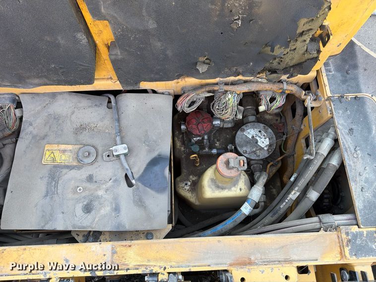 image for item FK2214 2015 Caterpillar AP1000F paver