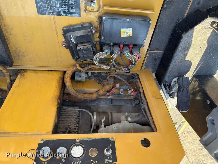 image for item FK2214 2015 Caterpillar AP1000F paver