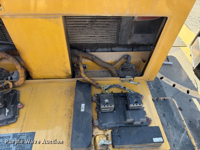 image for item FK2214 2015 Caterpillar AP1000F paver