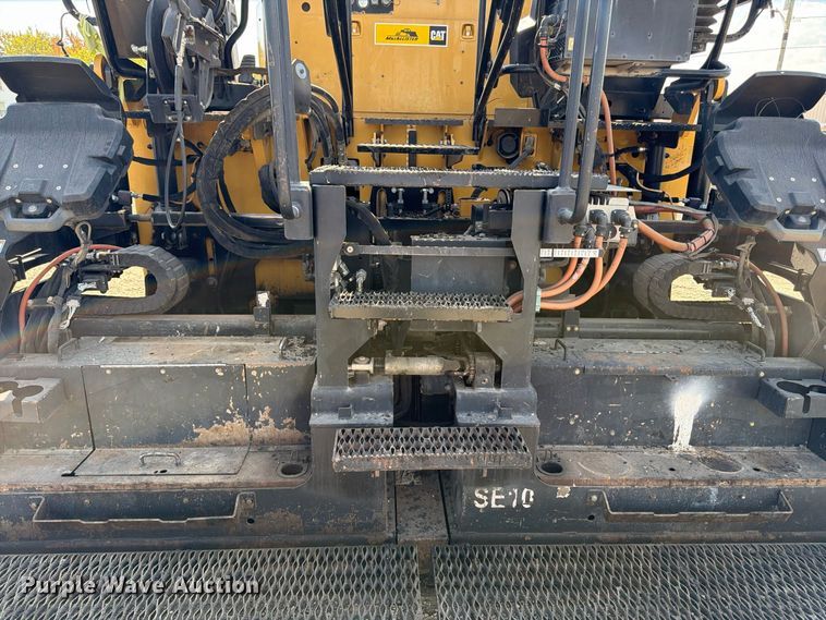 image for item FK2214 2015 Caterpillar AP1000F paver