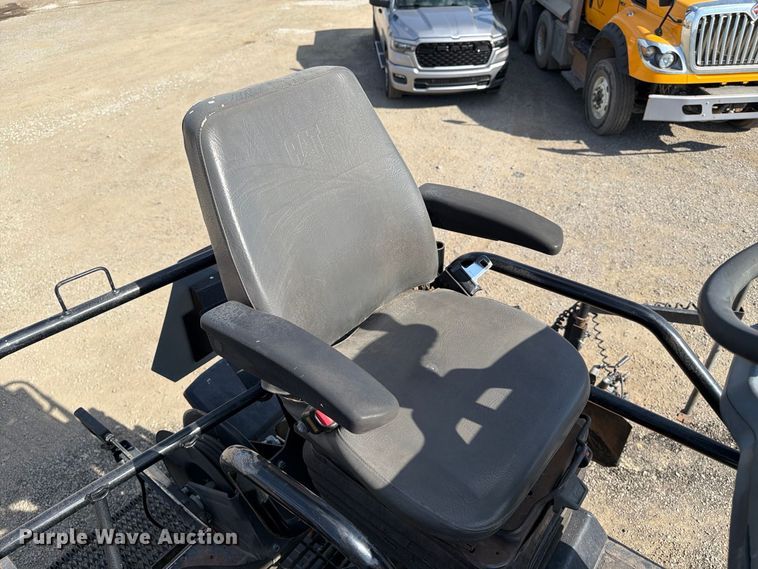 image for item FK2214 2015 Caterpillar AP1000F paver