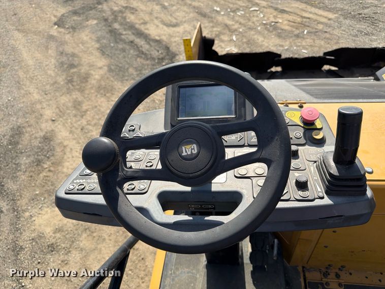 image for item FK2214 2015 Caterpillar AP1000F paver
