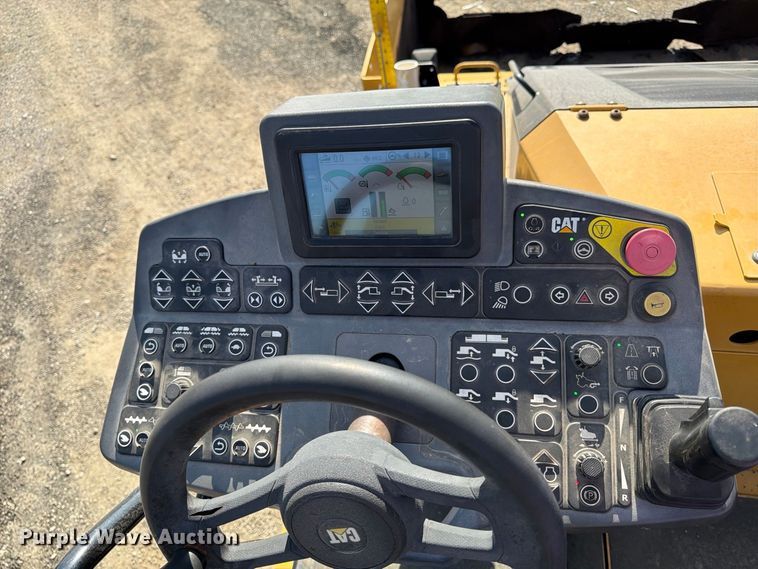 image for item FK2214 2015 Caterpillar AP1000F paver