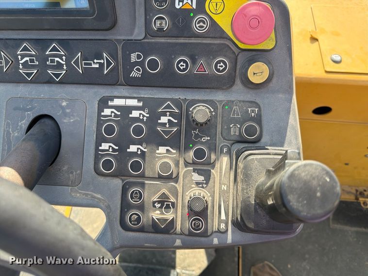 image for item FK2214 2015 Caterpillar AP1000F paver