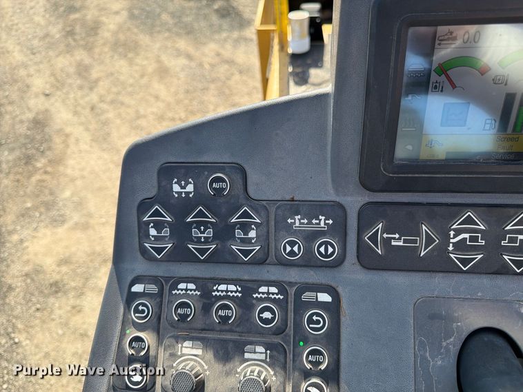 image for item FK2214 2015 Caterpillar AP1000F paver