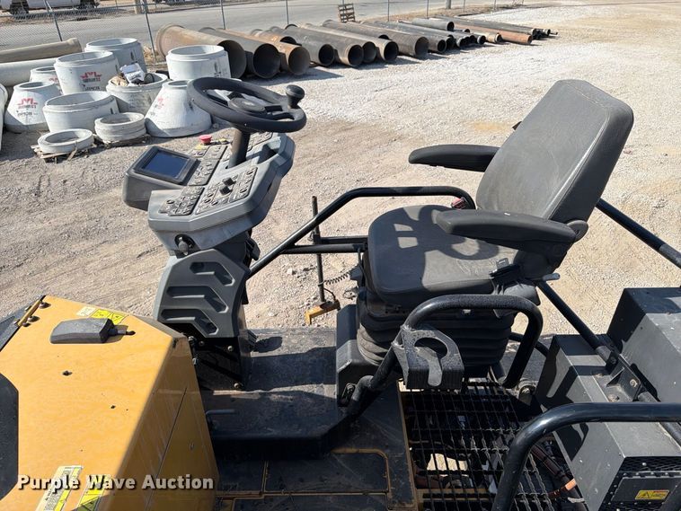image for item FK2214 2015 Caterpillar AP1000F paver