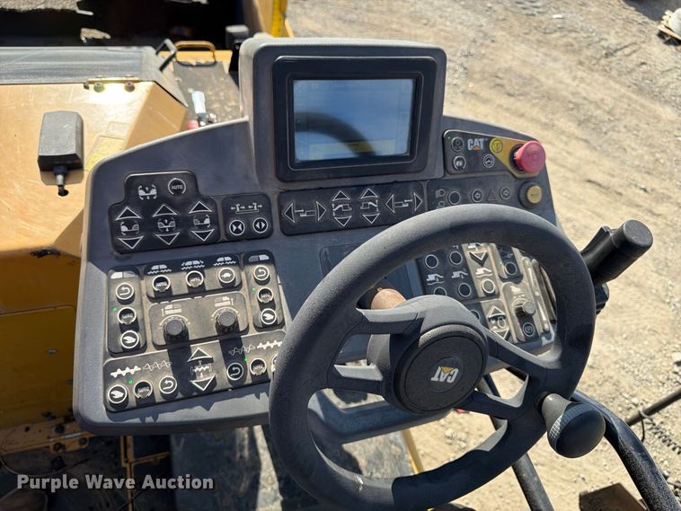 image for item FK2214 2015 Caterpillar AP1000F paver