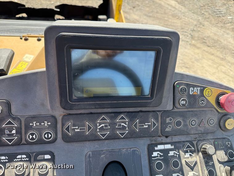 image for item FK2214 2015 Caterpillar AP1000F paver