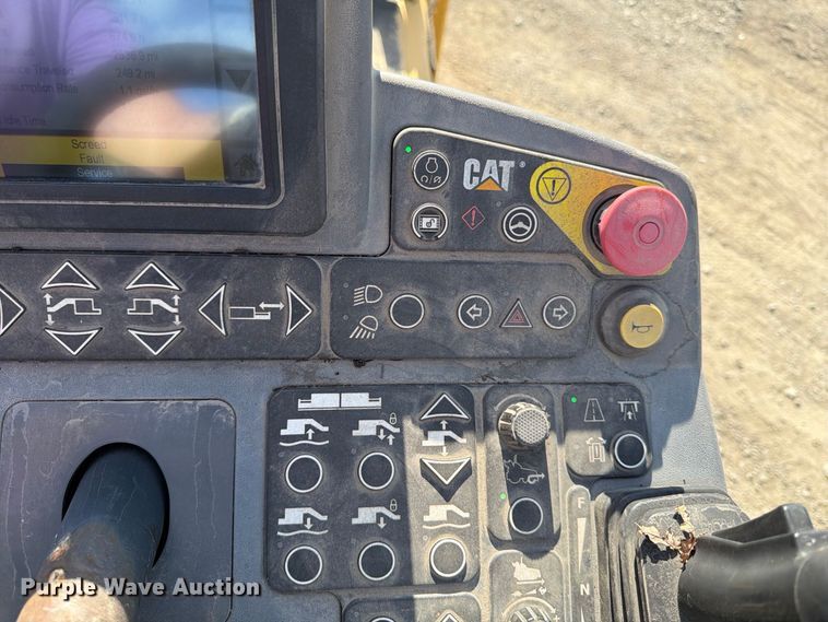 image for item FK2214 2015 Caterpillar AP1000F paver
