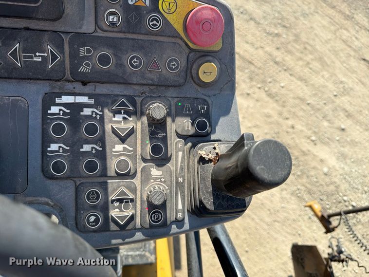 image for item FK2214 2015 Caterpillar AP1000F paver
