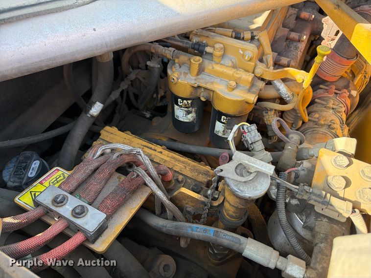 image for item FK2214 2015 Caterpillar AP1000F paver