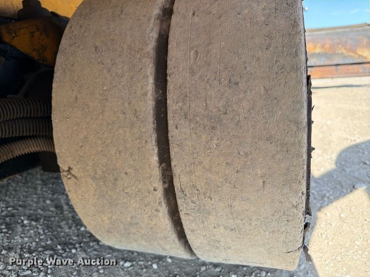 image for item FK2214 2015 Caterpillar AP1000F paver