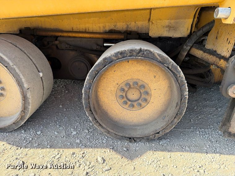 image for item FK2214 2015 Caterpillar AP1000F paver