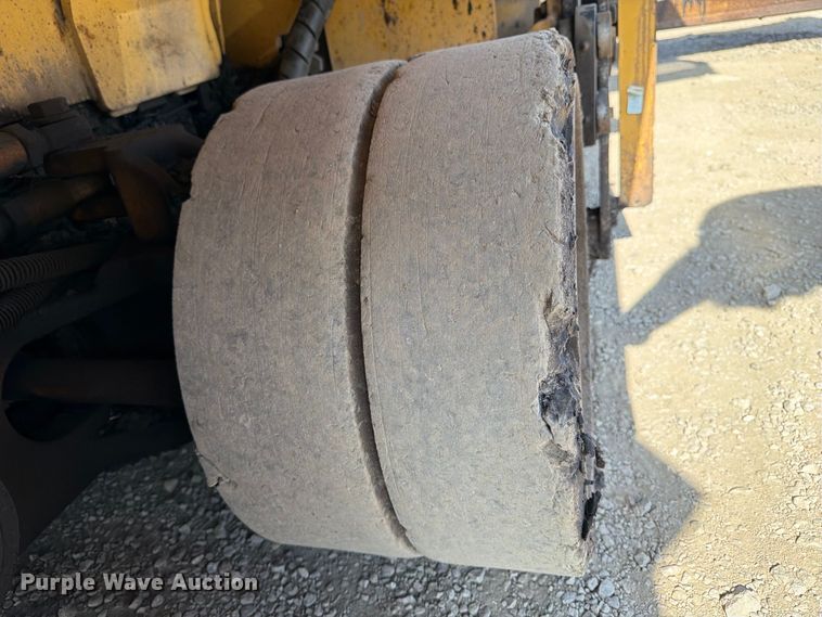 image for item FK2214 2015 Caterpillar AP1000F paver