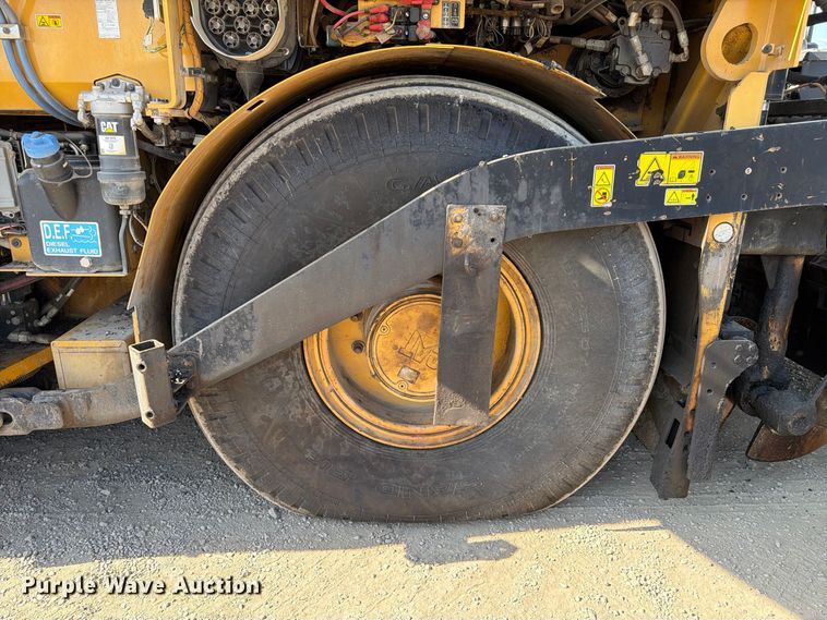 image for item FK2214 2015 Caterpillar AP1000F paver