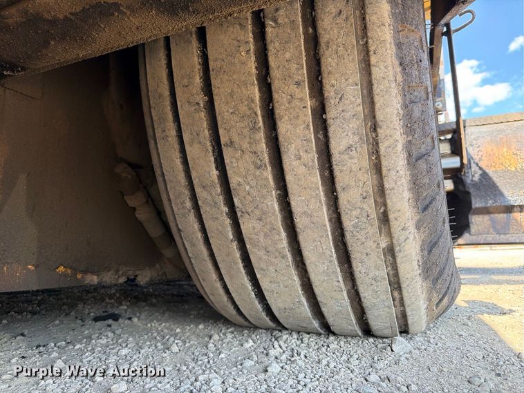 image for item FK2214 2015 Caterpillar AP1000F paver