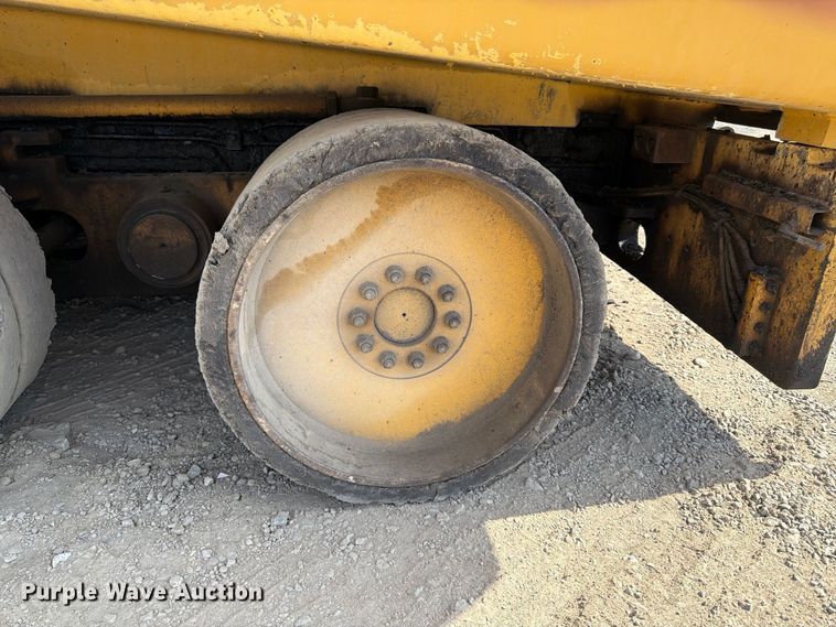 image for item FK2214 2015 Caterpillar AP1000F paver