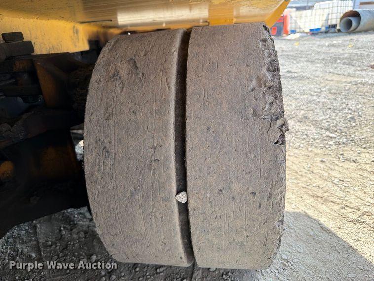 image for item FK2214 2015 Caterpillar AP1000F paver
