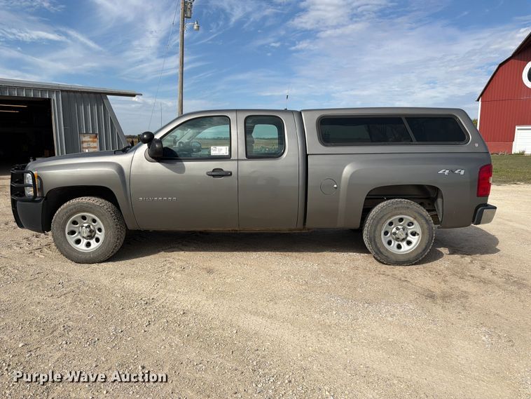 image for item FK3869 2013 Chevrolet Silverado 1500 Ext. Cab pickup truck