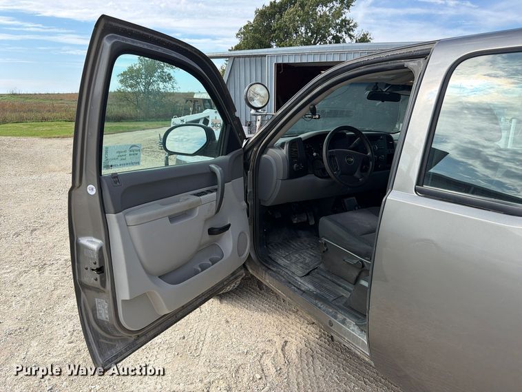 image for item FK3869 2013 Chevrolet Silverado 1500 Ext. Cab pickup truck
