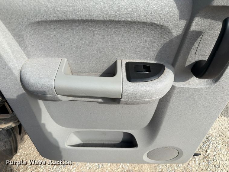 image for item FK3869 2013 Chevrolet Silverado 1500 Ext. Cab pickup truck