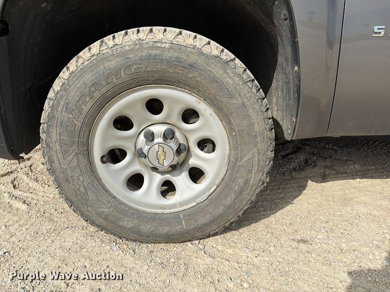 image for item FK3869 2013 Chevrolet Silverado 1500 Ext. Cab pickup truck