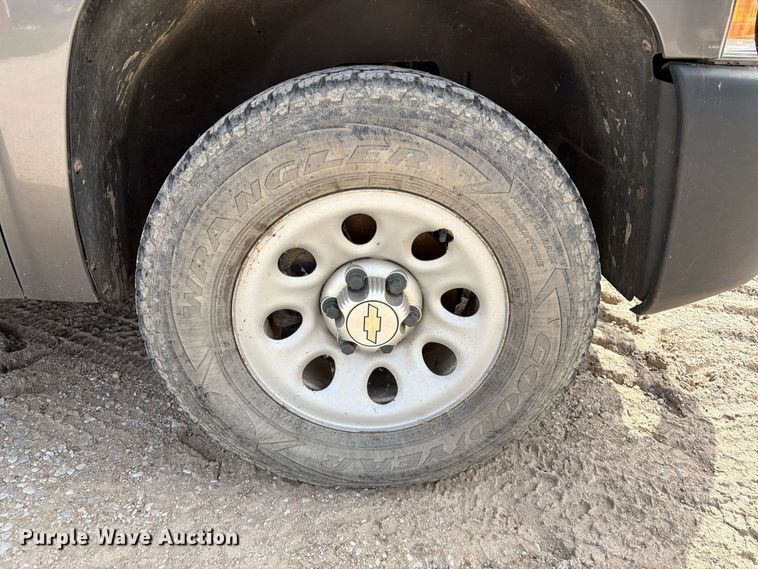 image for item FK3869 2013 Chevrolet Silverado 1500 Ext. Cab pickup truck