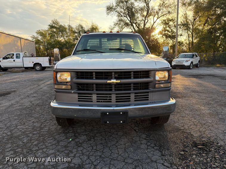 image for item FK3870 2000 Chevrolet 3500HD dump flatbed pickup truck
