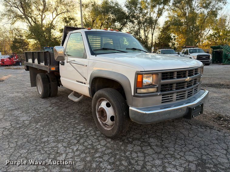 image for item FK3870 2000 Chevrolet 3500HD dump flatbed pickup truck