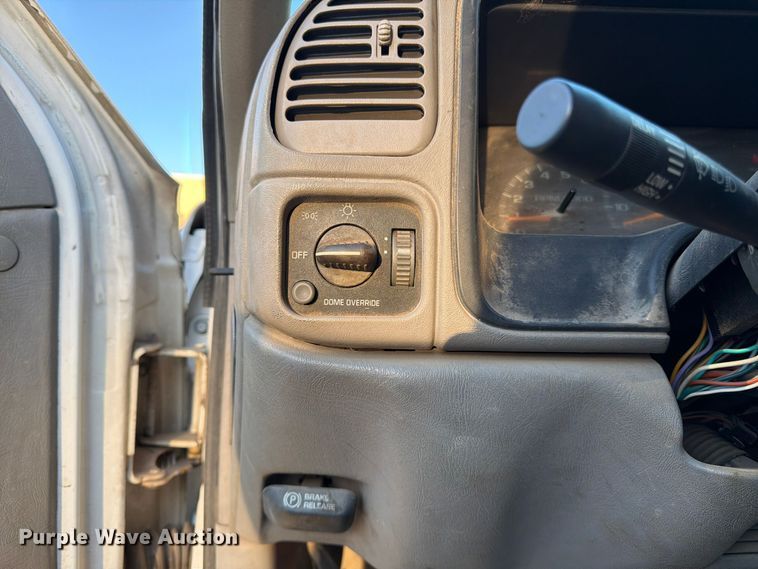 image for item FK3870 2000 Chevrolet 3500HD dump flatbed pickup truck