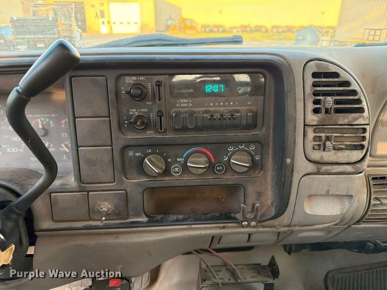image for item FK3870 2000 Chevrolet 3500HD dump flatbed pickup truck
