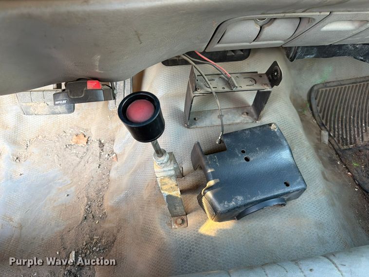 image for item FK3870 2000 Chevrolet 3500HD dump flatbed pickup truck