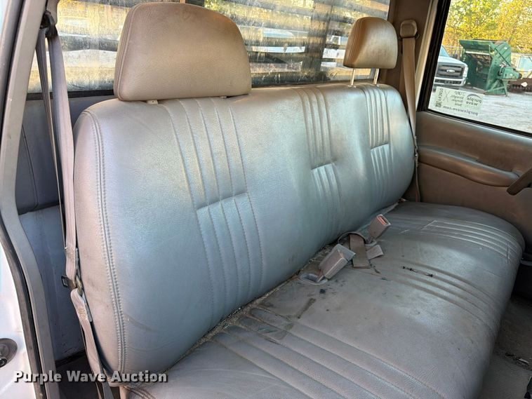 image for item FK3870 2000 Chevrolet 3500HD dump flatbed pickup truck