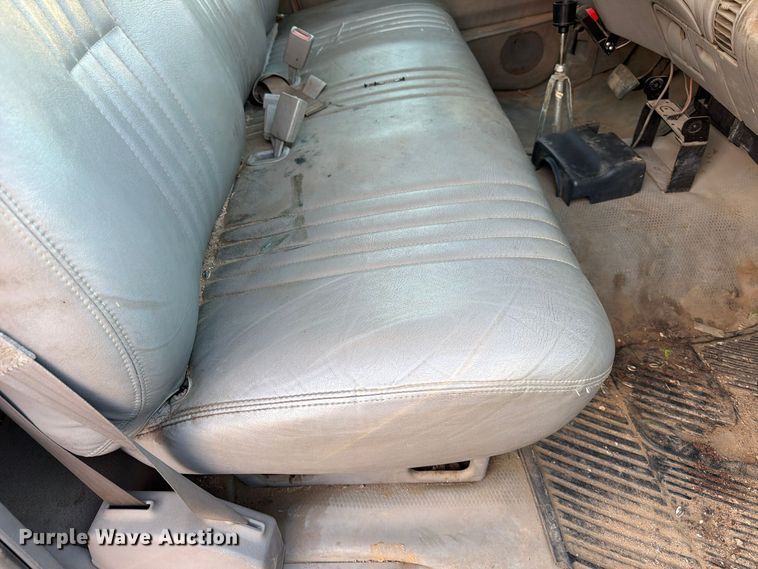 image for item FK3870 2000 Chevrolet 3500HD dump flatbed pickup truck