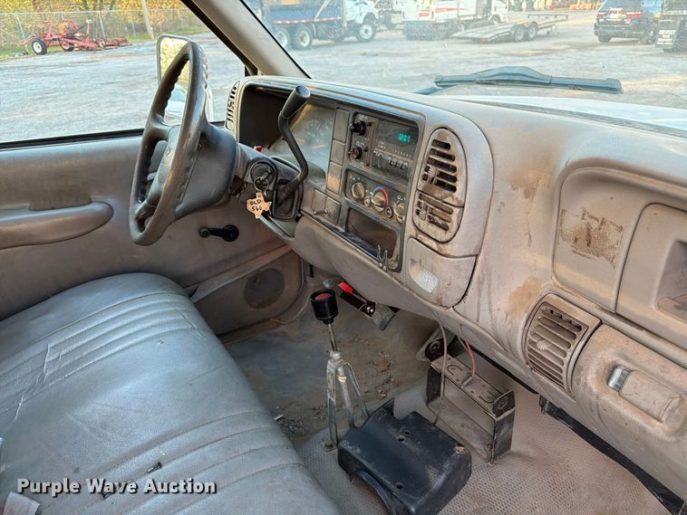 image for item FK3870 2000 Chevrolet 3500HD dump flatbed pickup truck