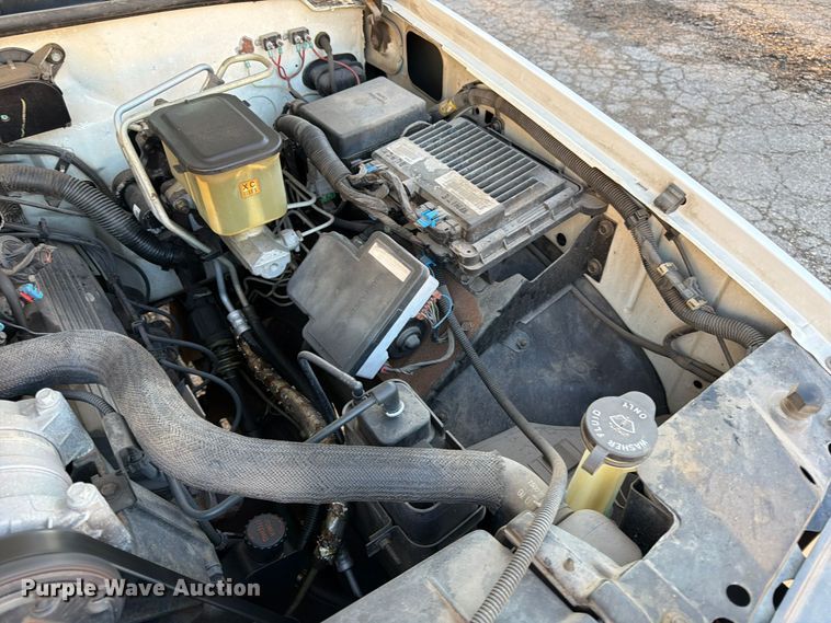 image for item FK3870 2000 Chevrolet 3500HD dump flatbed pickup truck