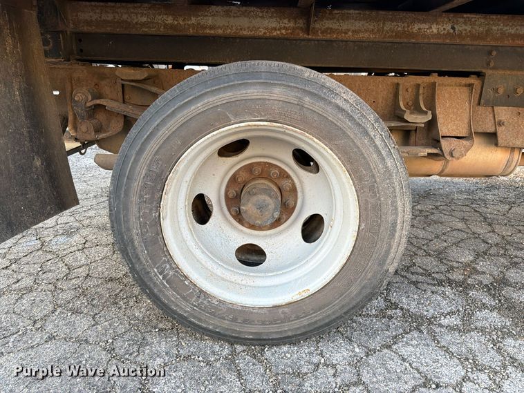 image for item FK3870 2000 Chevrolet 3500HD dump flatbed pickup truck