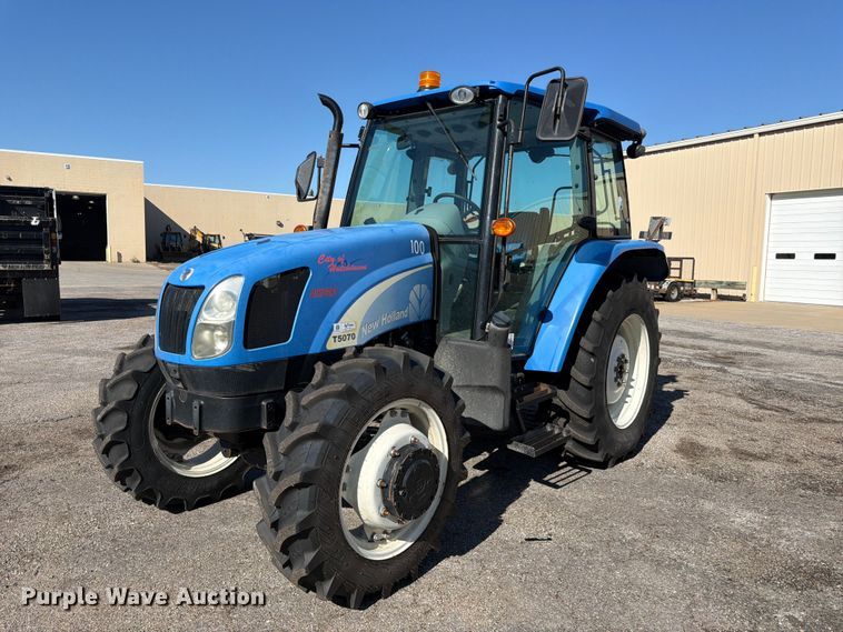 2012 New Holland T5070 MFWD tractor