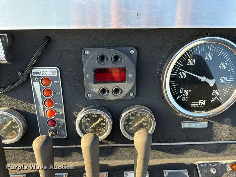 image for item FK3885 1997 International 4900 pumper fire truck
